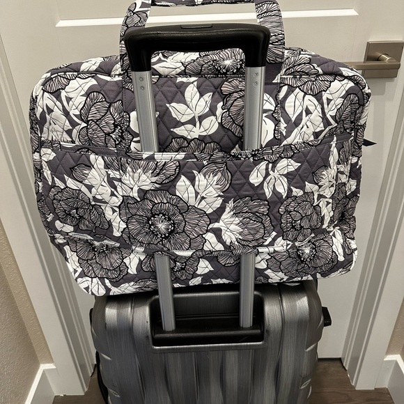 Vera Bradley Grand Traveler Bag NWT - Picture 8 of 10